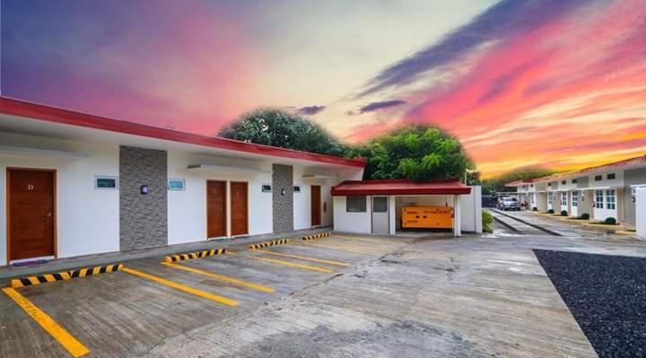 Alinchlo Hotel Legazpi Esterno foto